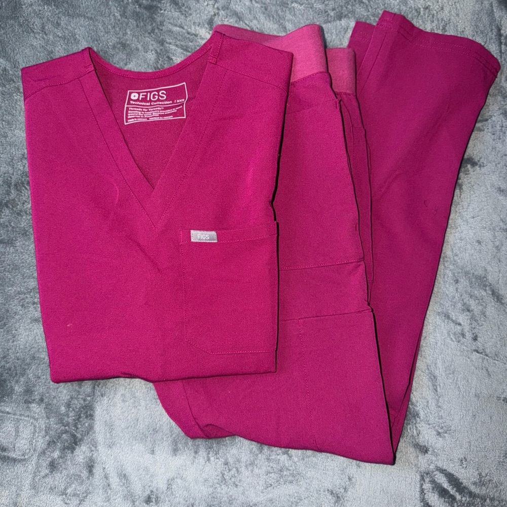 Figs Scrub set in Magenta colorway